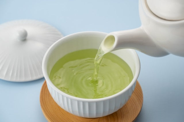 【日本茶コラム】美味しい一杯が伝えるおもてなし 来客時のお茶出しマナーと、日本茶のすすめ