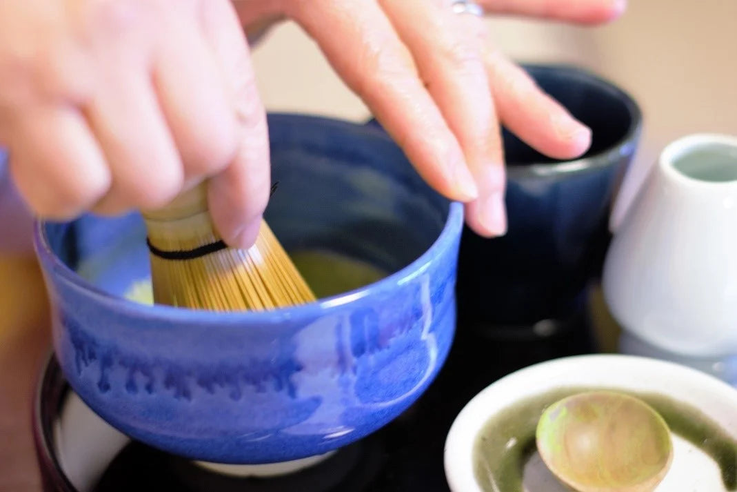 【日本茶コラム】抹茶はどうして“点てる”っていうの?