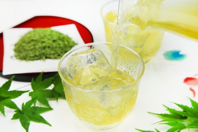 【日本茶コラム】夏の涼に、一杯のやすらぎを 通販で出会う、美味しい水出し緑茶の魅力